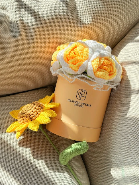 Buttermilk Yellow Signature Rose Box